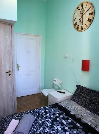 B&B T&v House